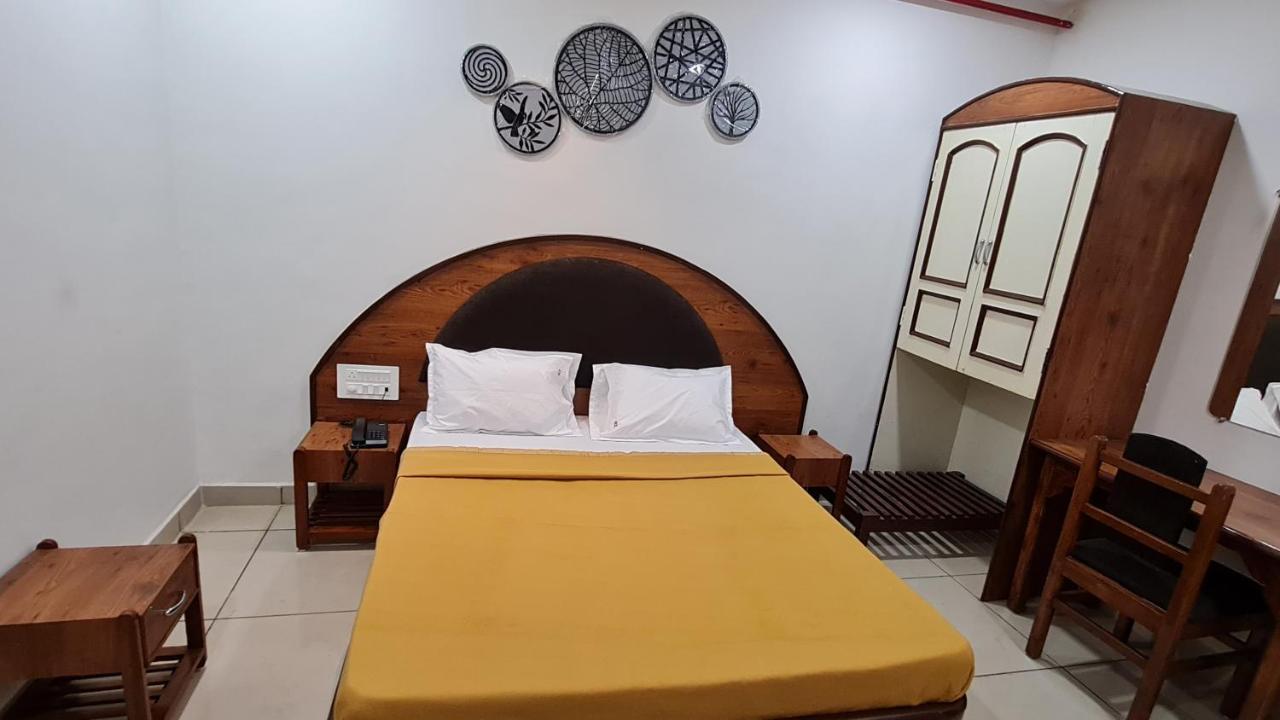 Hotel Tirth Ankleshwar Exterior foto